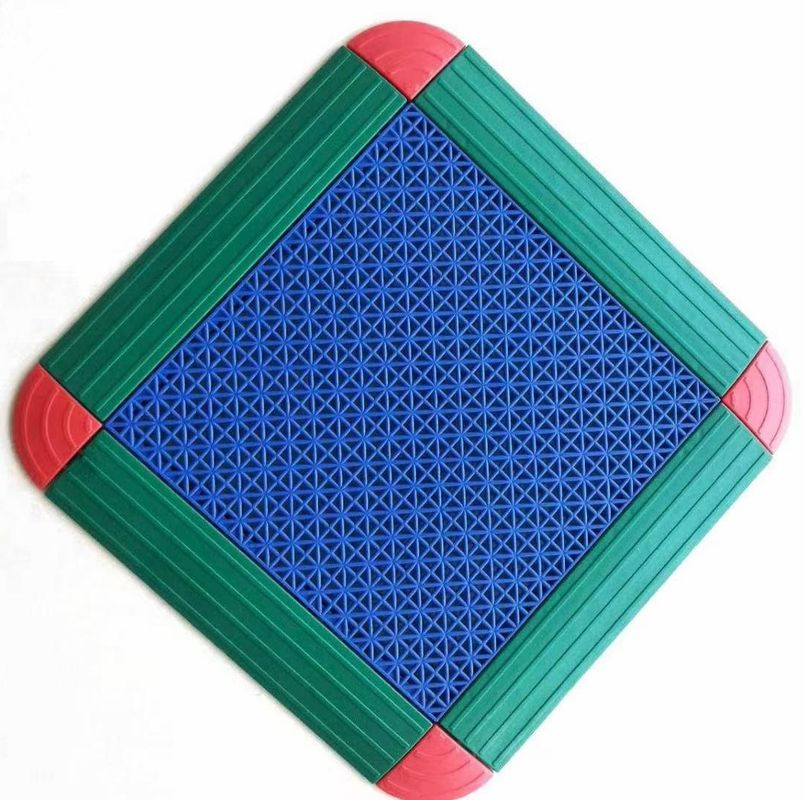 أزرق PP التربة الرياضية المتداخلة 3.5mm 4.5mm 6mm أرضيات الرياضة الخارجية المتداخلة