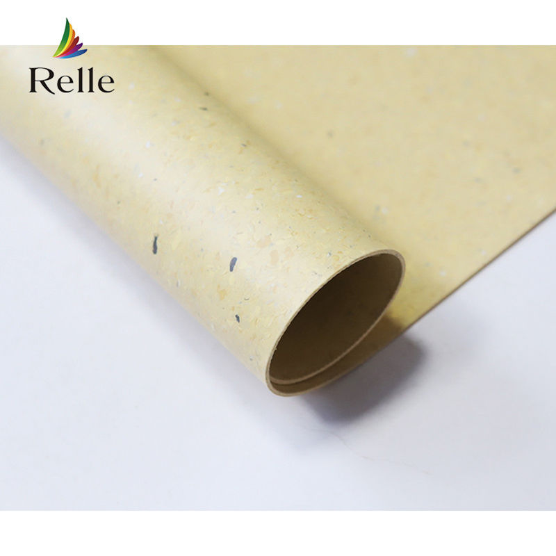 طلاء PUR Relle مخزون الكثير من PVC صديقة للبيئة البيج الخفيف الفينيل الأرضية المضادة للثبات للمختبر