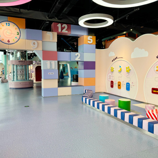 أرضيات مطاطية مضادة للانزلاق و ماصة للصوت من ريلي لمناطق معارض المتاحف